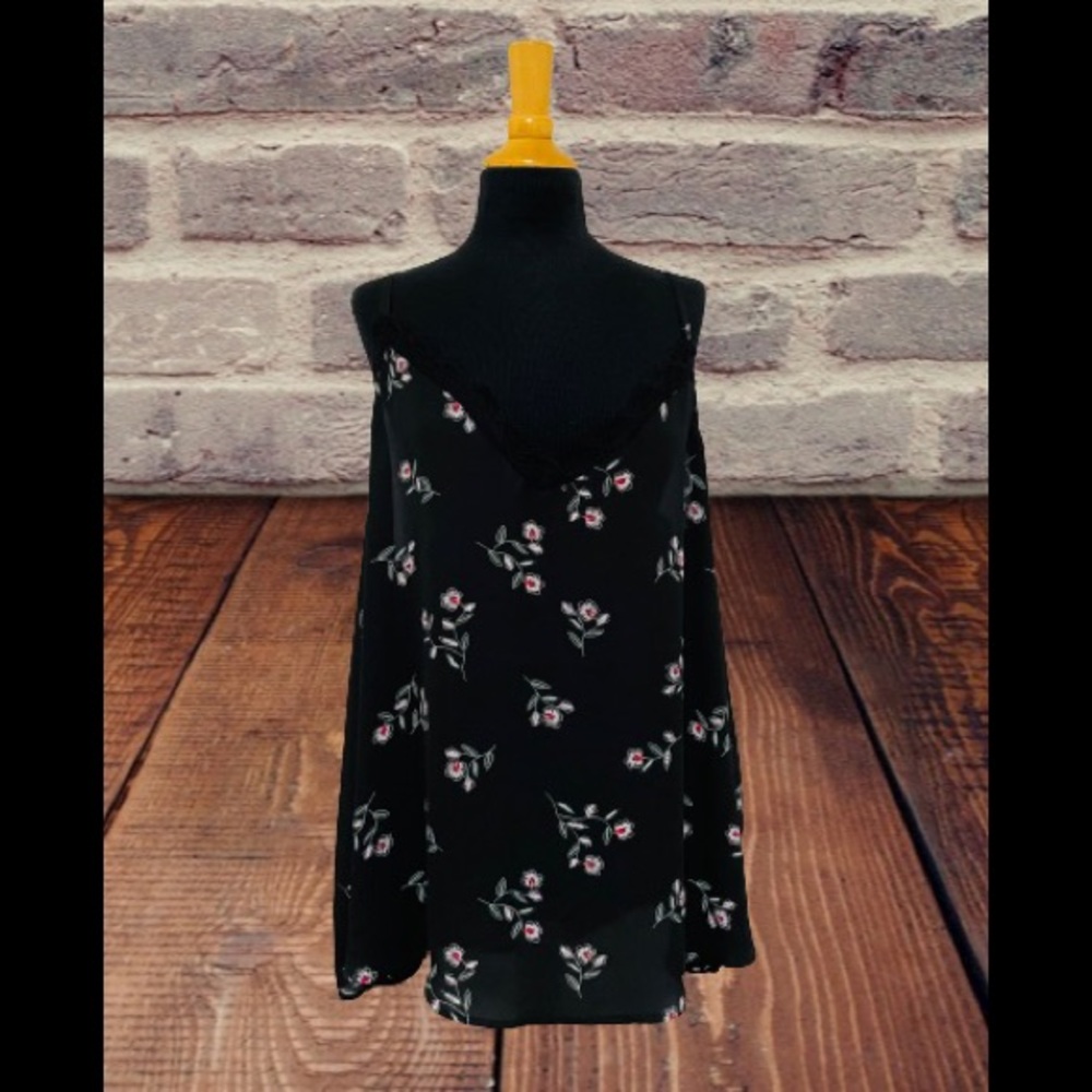 Women’s Torrid black floral lace cami tank size 3